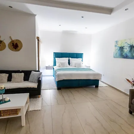 Апартаменты Karlina 100 M2 Terrace Garden Sahy