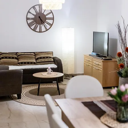 Апартаменты Karlina 100 M2 Terrace Garden *