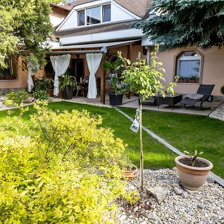 Karlina 100 M2 Terrace Garden Апартаменты Sahy